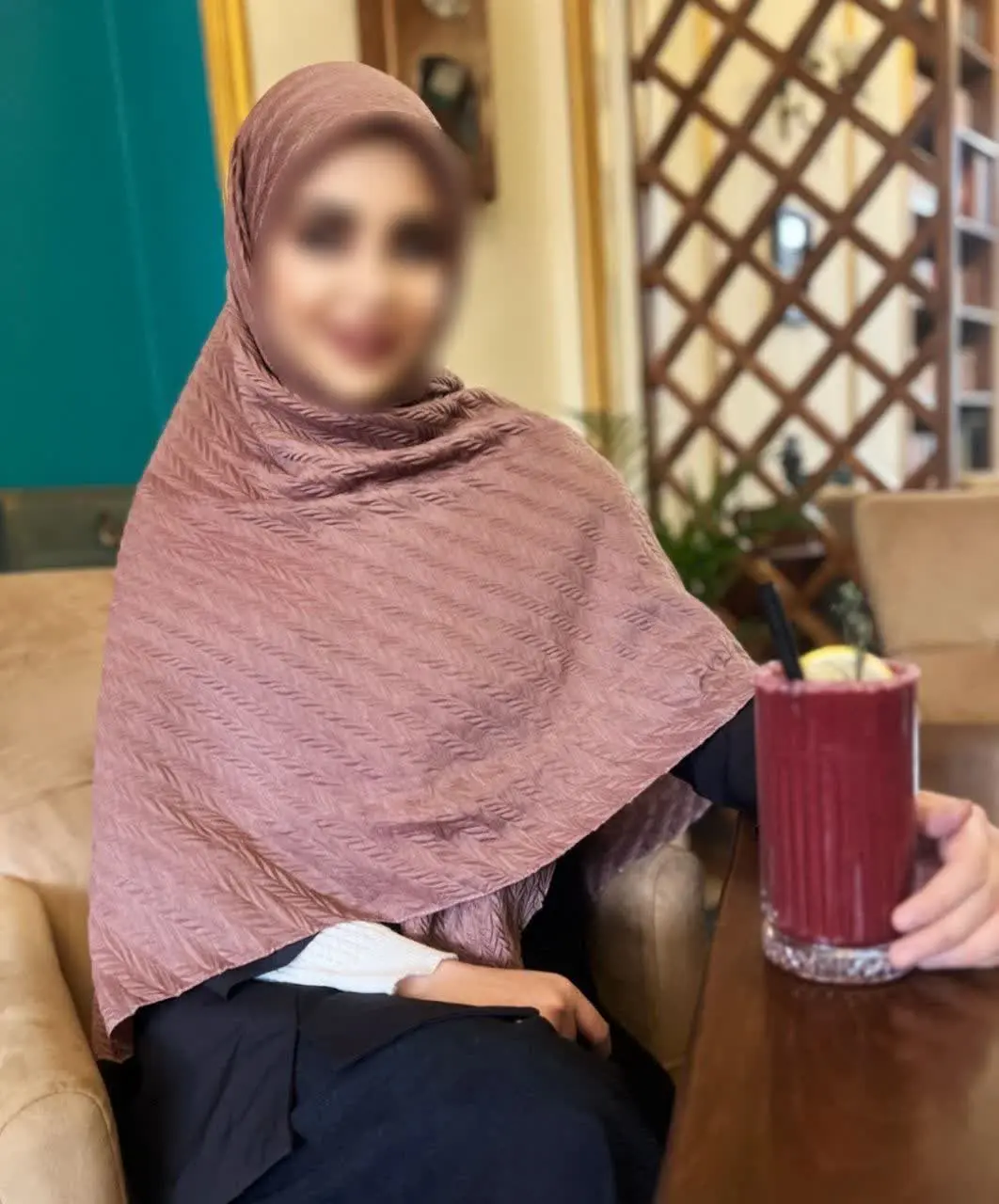 روسری ساده قابلیت بسیار بالایی برای استایل کردن دارد🤛🫶🤜
