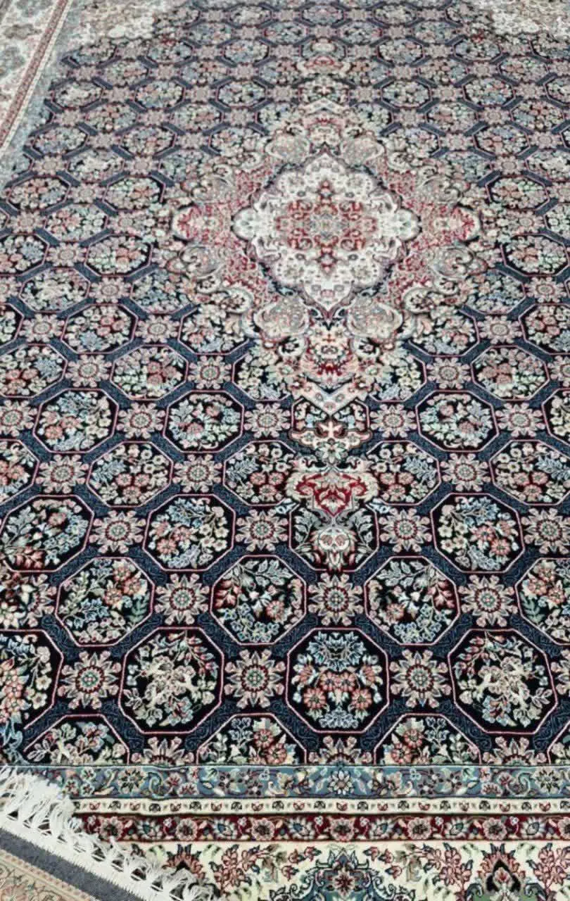 ۳تخته فرش ۱۲متری کاملا سالم 
