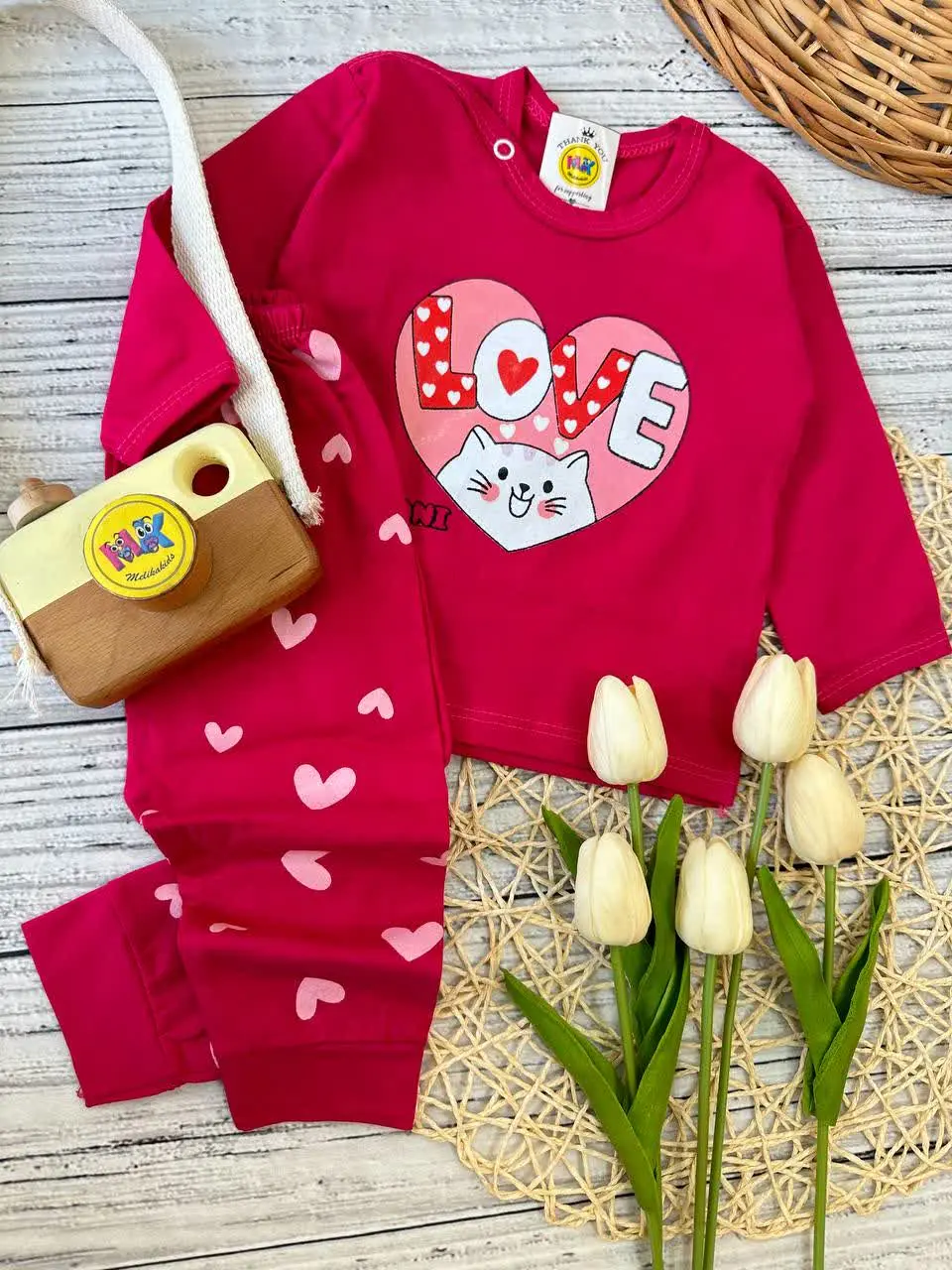 بلوز شلوار پنبه‌ای طرح گربه لاو سرخابی نوزادی و کودک کد ۱۷۳۱۰۰ 
