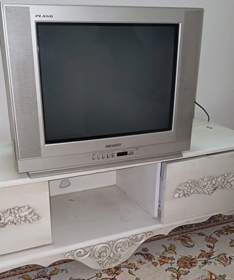 میز و تلویزیون سامسونگ ۲۱ اینچ 
