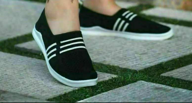 جنس بافتی در سه رنگ سبک و راحت سایز ۳۷تا۴۰ 
