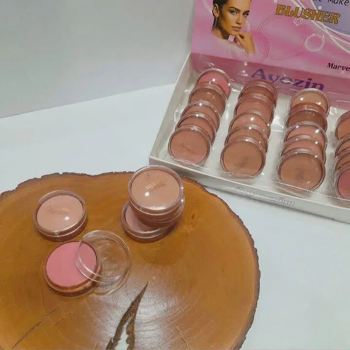✨رژگونه پودری آویزین، انتخابی ایده‌آل برای آرایشی طبیعی و در عین حال جذاب. 
