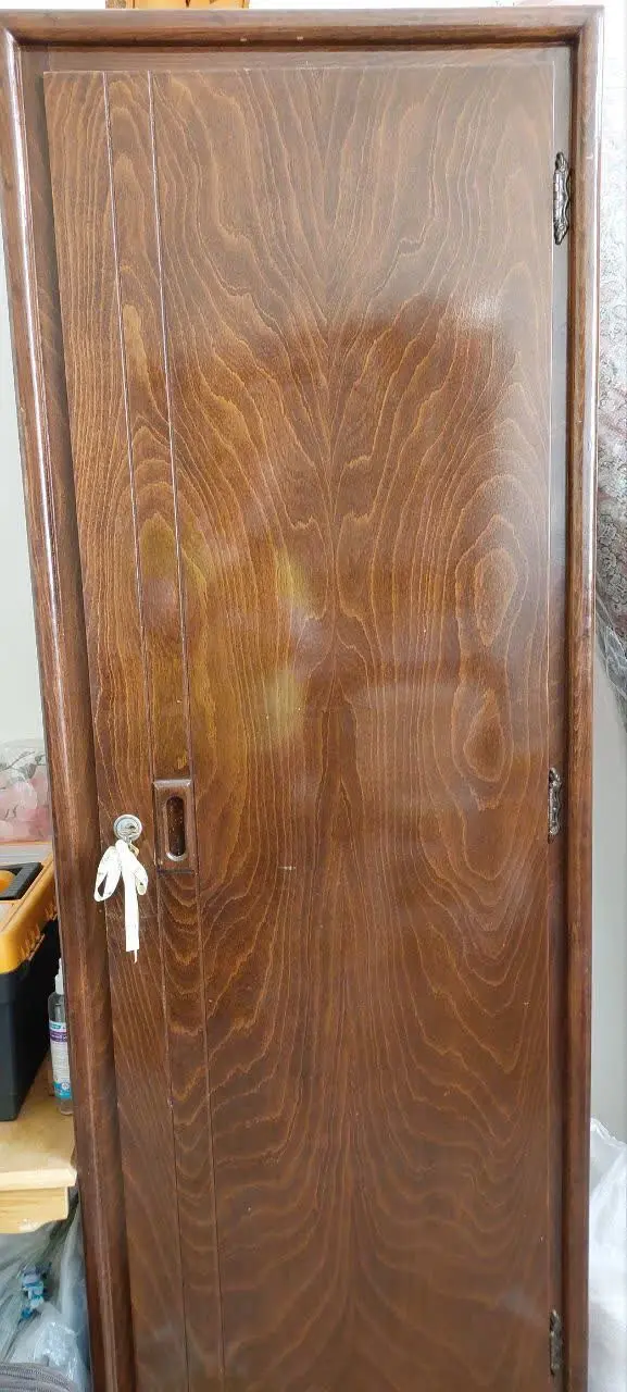 یک جفت کمد چوبی، محکم و سالم
