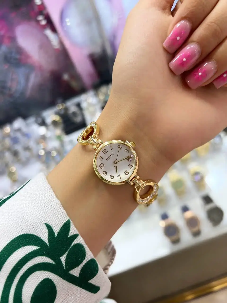 ساعت پرفروش زنانه حلقه‌ای
