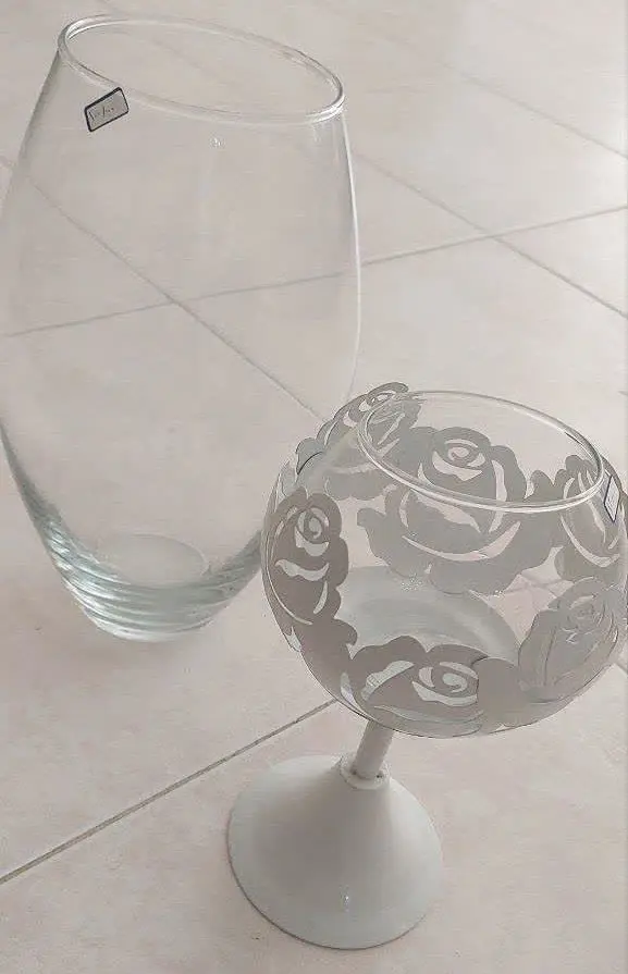 ۲ عدد گلدان کاملا سالم 
