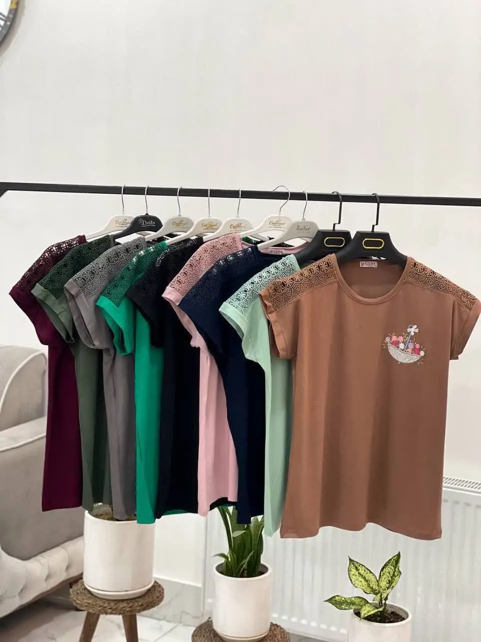 😍 تیشرت سرشانه گیپور و کار شده وارداتی 
