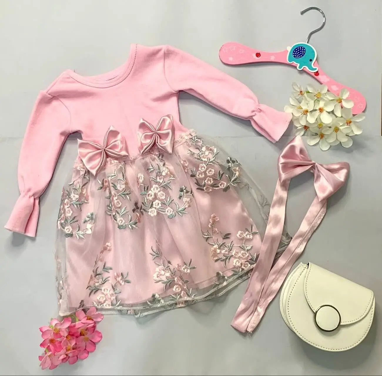 تمام زیبایی و لطافت در این کار خلاصه میشه😍😍
