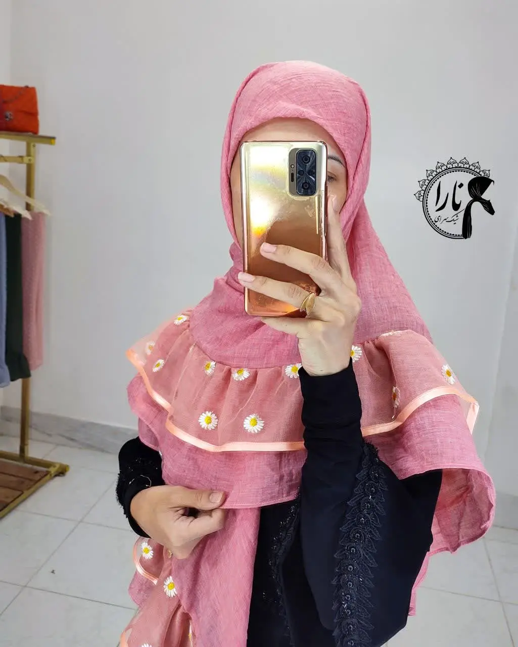 صورای دوچین با تور بایونه لبه گان گلبهی 😍👌
