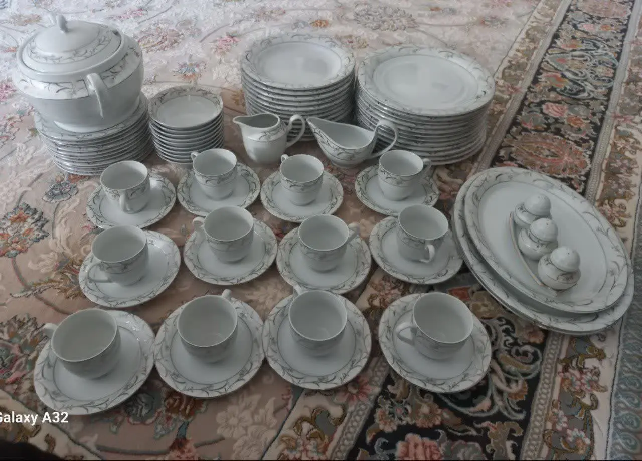 سرویس چینی ۱۲نفره توس چینی بسیارشفاف جنس درجه یک 
