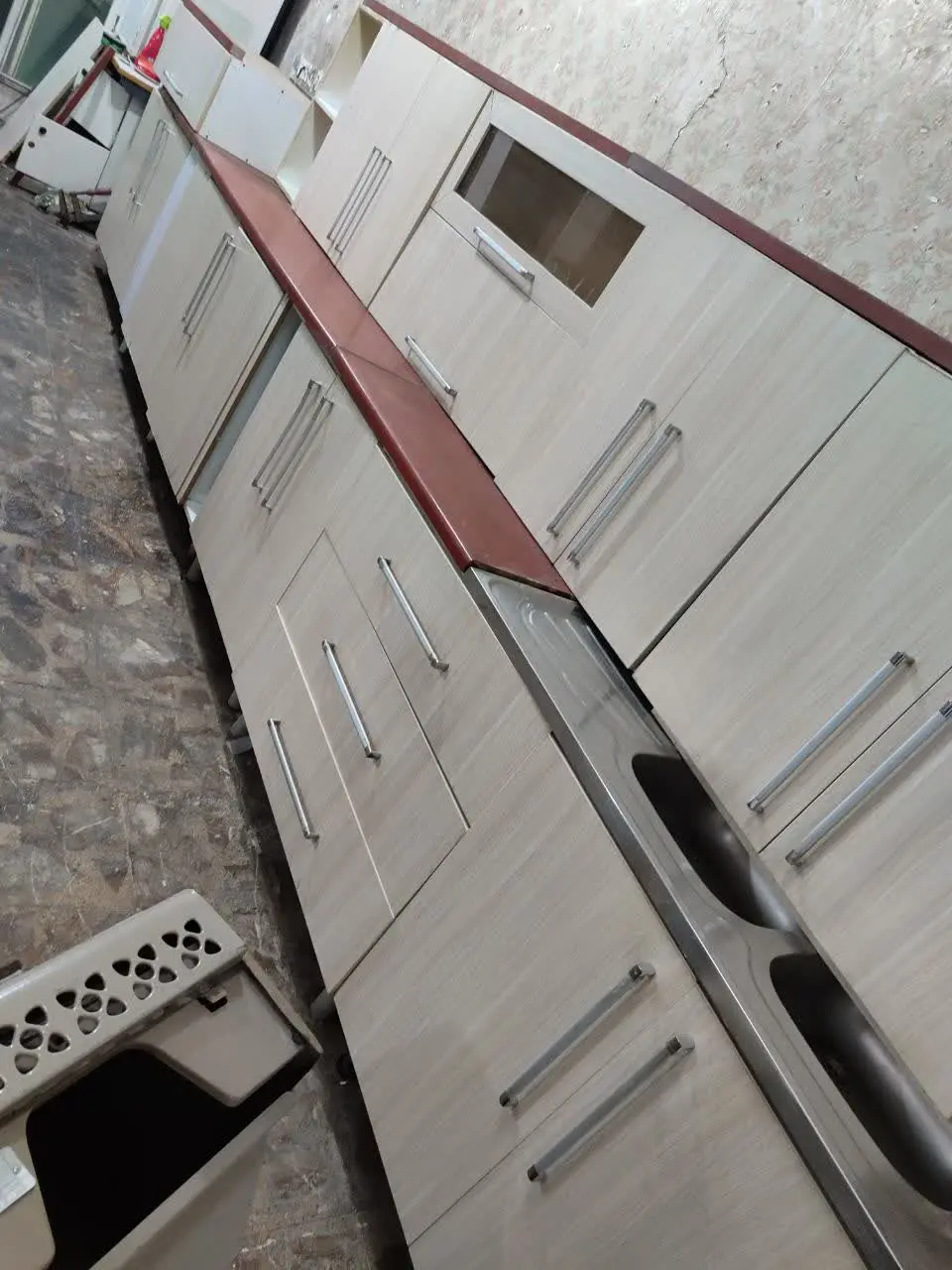 ۱۰ متر کاببنت ام دی اف با به متراژ ۵ متر زمینی ۵ متر دیواری سالم و تمیز بدونه ایراد به همراه 
