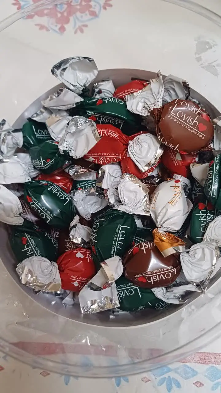 این شکلاتها رو عزیزی دیشب برامون آوردن 😋
