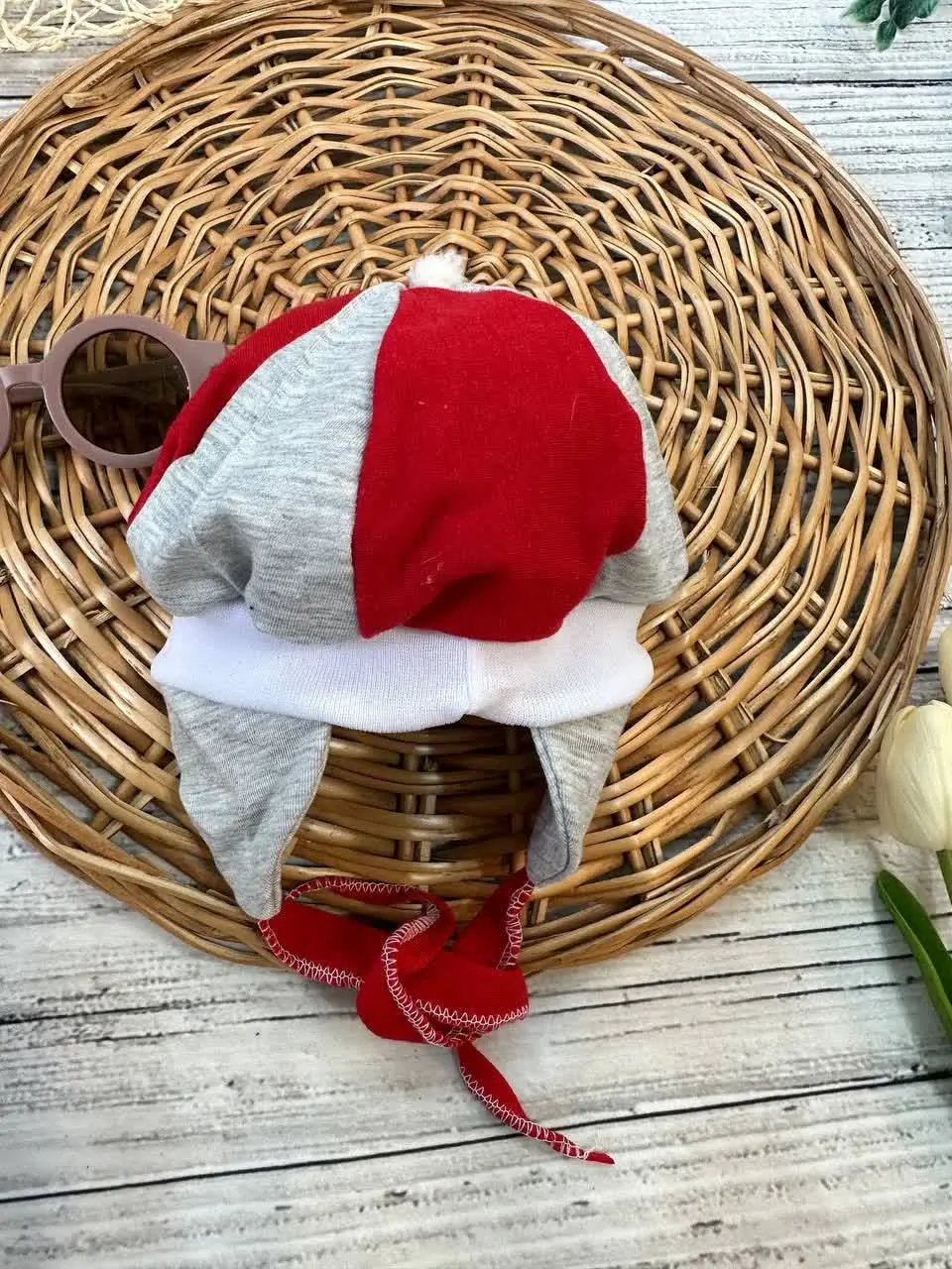 کلاه بنددار طوسی قرمز نوزادی و کودک کد ۷۱۰۳۴ 

