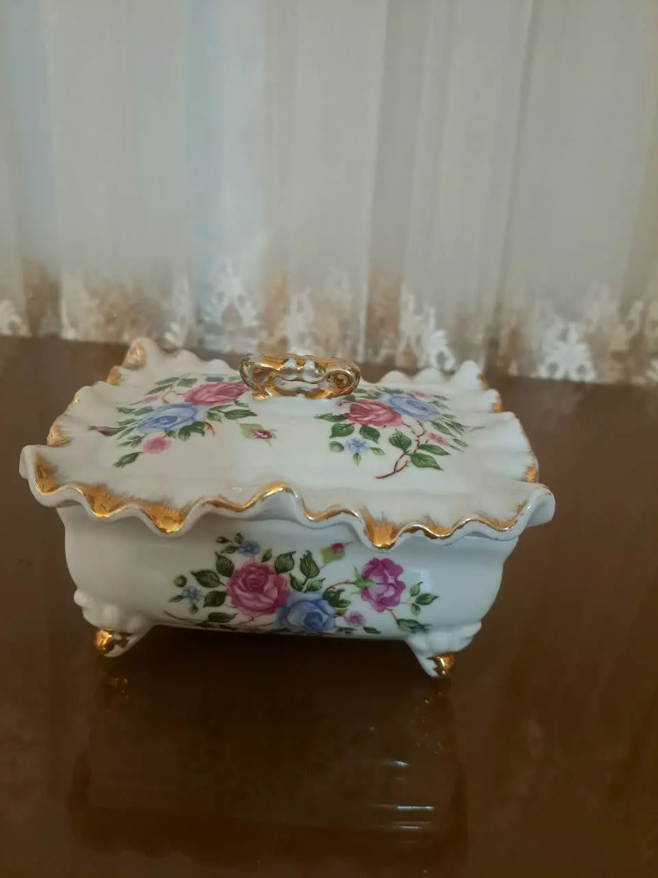 شکلات خوری لب چین گلسرخی ژاپن 
