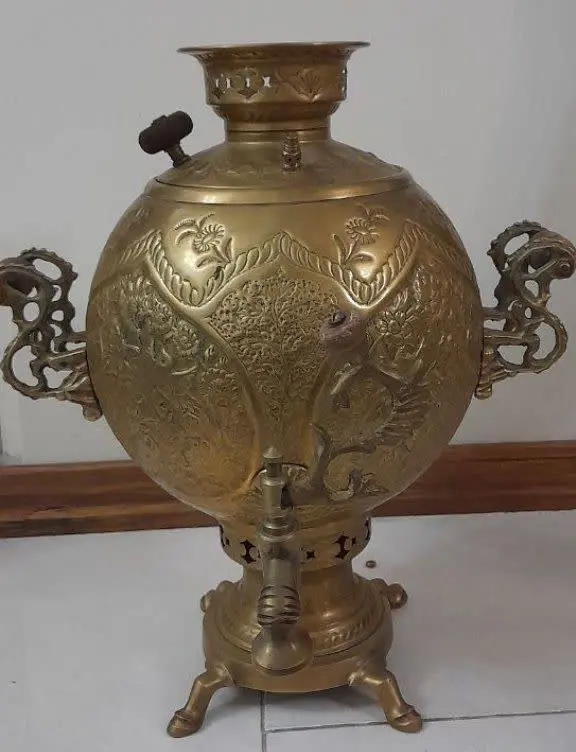 سماور فوق العاده زیبا برنجی طرحی زیبا ارتفاع ۴۴