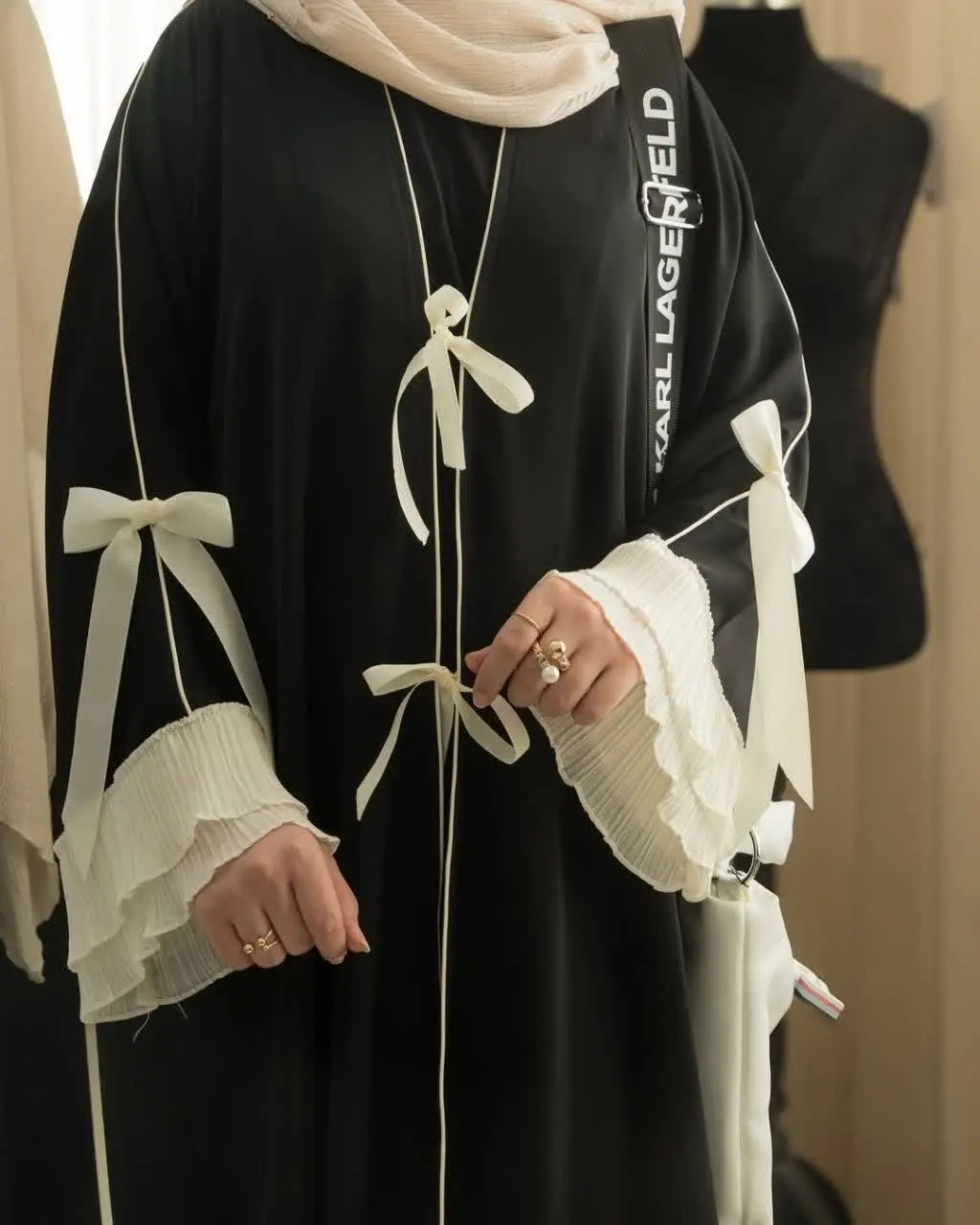 👚 نام: عبا پاپیونی جلوباز