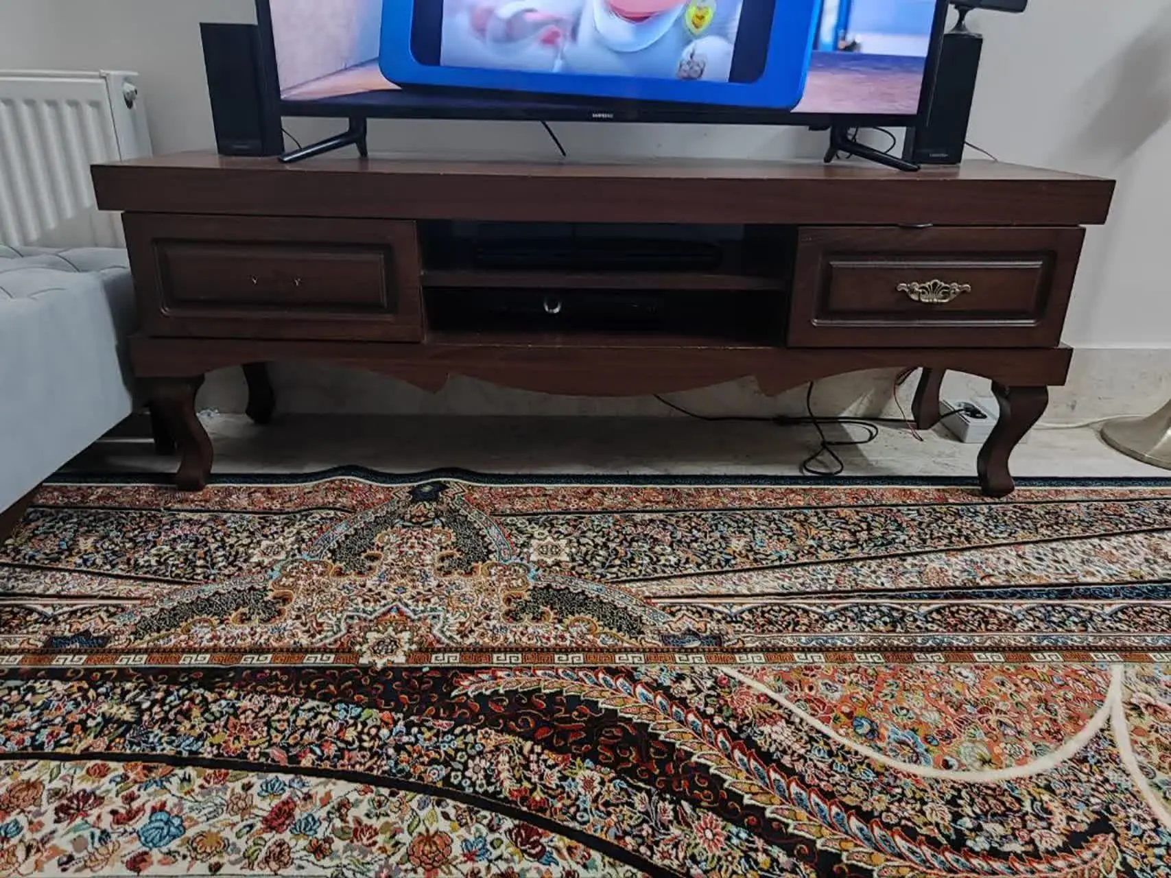 میز تی وی جنس چوب سالم و تمیز