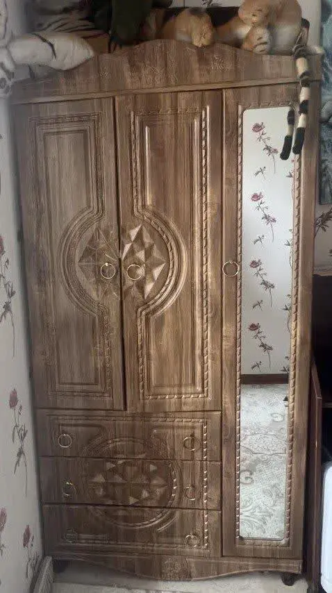 کمد سه در کاملا سالم ودر حد نو دوساله خریدم❌️