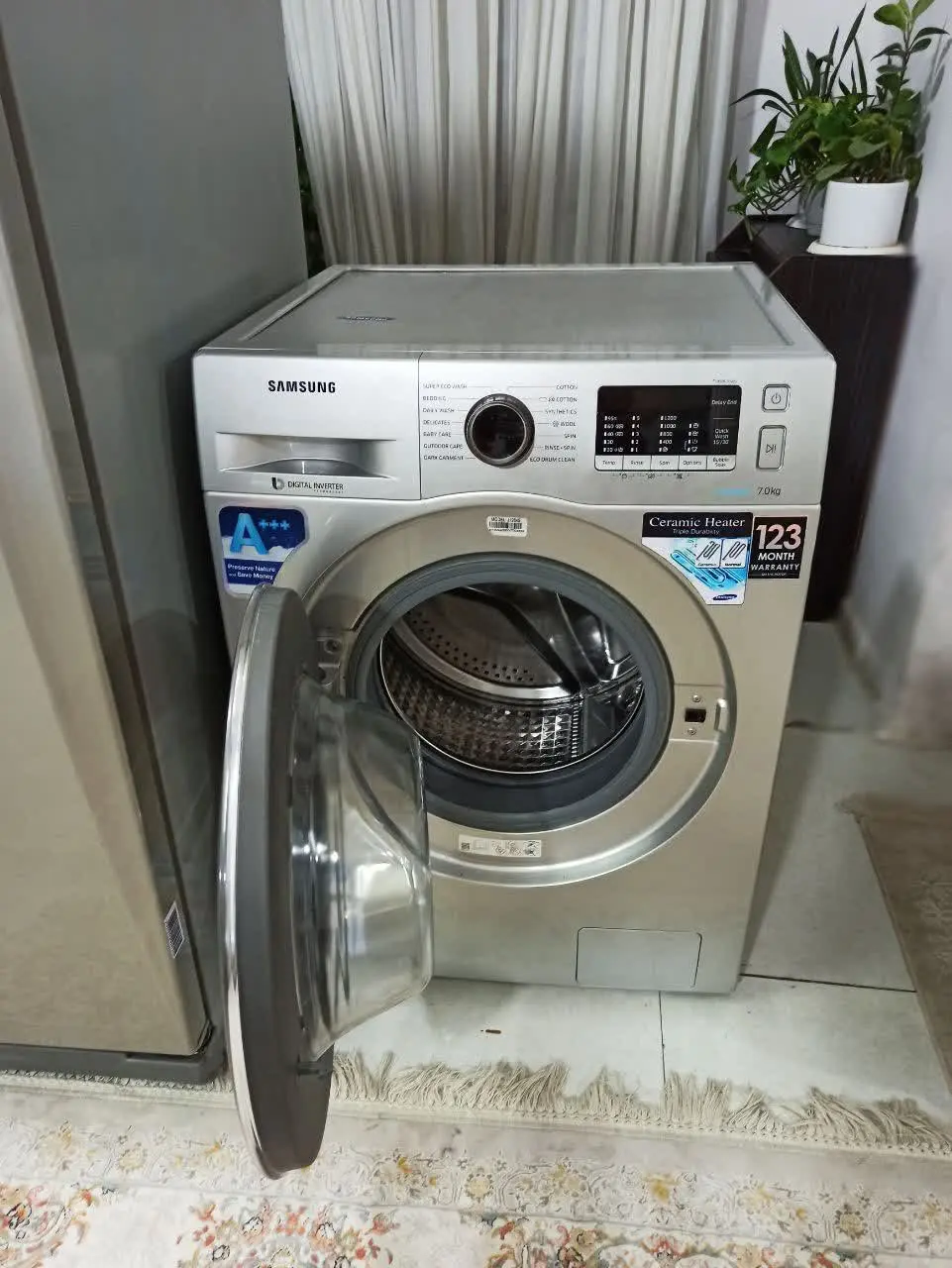اصل کره درحدنو آبسردکن دار دارای یخساز دومدل ریز وقالبی، دارای سیستم سردکننده سریع، متصل به آب شهری. نو فراست گردش هوای مطبوع ماندگاری بالا میوه وسبزیجات. محفظه جادویی، جنس طبقات شیشه نشکن،