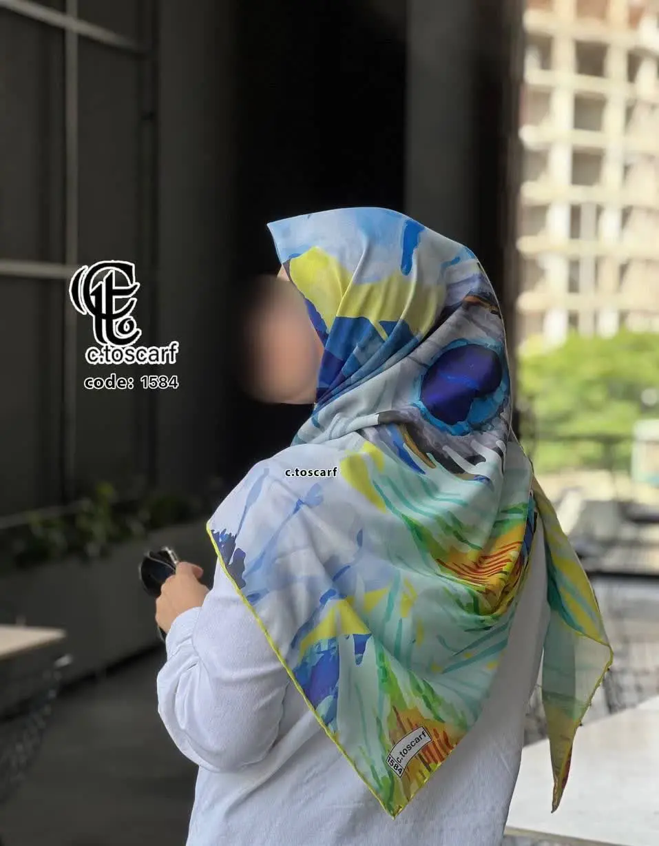 یه روسری آبرنگی با این ترکیب رنگ کاربردی از واجباته، خیلی شاده رنگ زردش خیلی جذابه، بنظرم با مانتو سرمهای، کاربنی، سفید، طوسی و مشکی خیلی خوشگل ست میشه