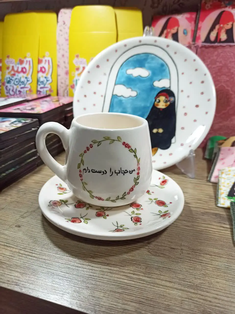 اینم از ست لیوان و نعلبکی سرامیکی با طرح حجاب😍