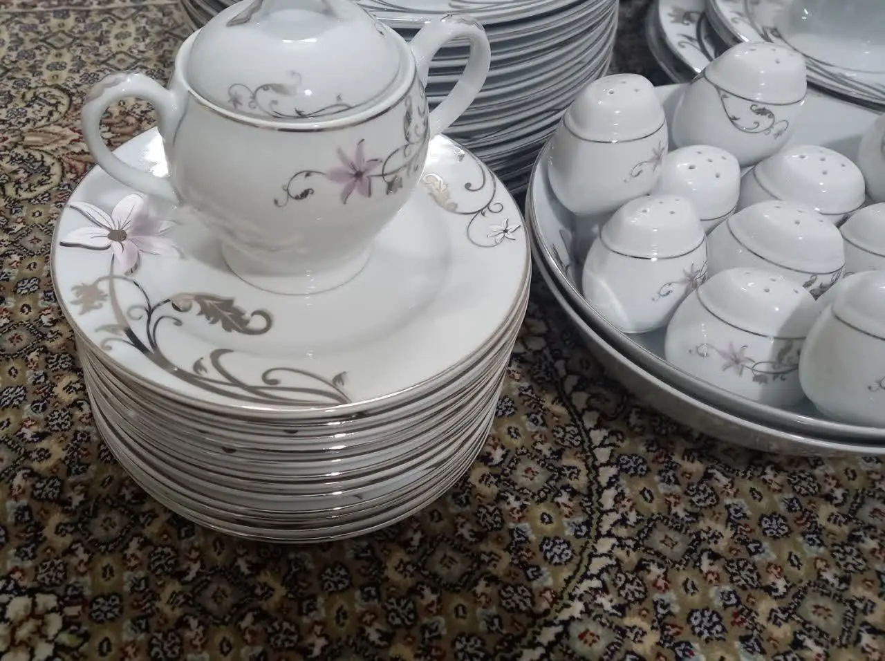 سرویس چینی ۱۲نفره آکبندداخل کارتن
