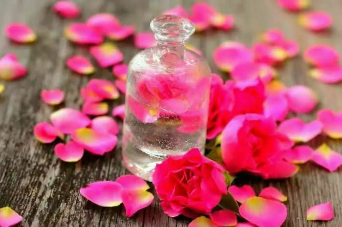 گلاب ممتاز ۱ لیتری