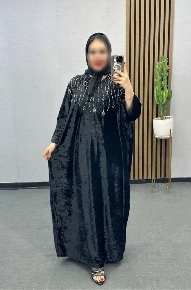 نام: عبایی مخمل سینه سنگدوزی شده