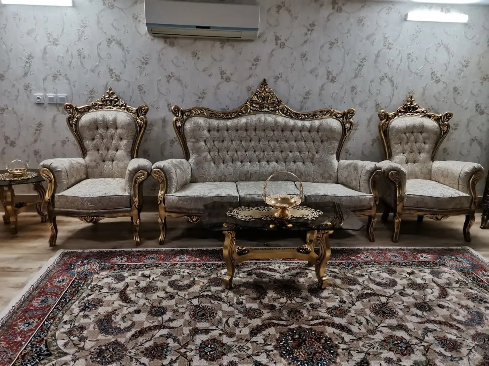 مبلمان ۹ نفره سلطنتی ورق طلا