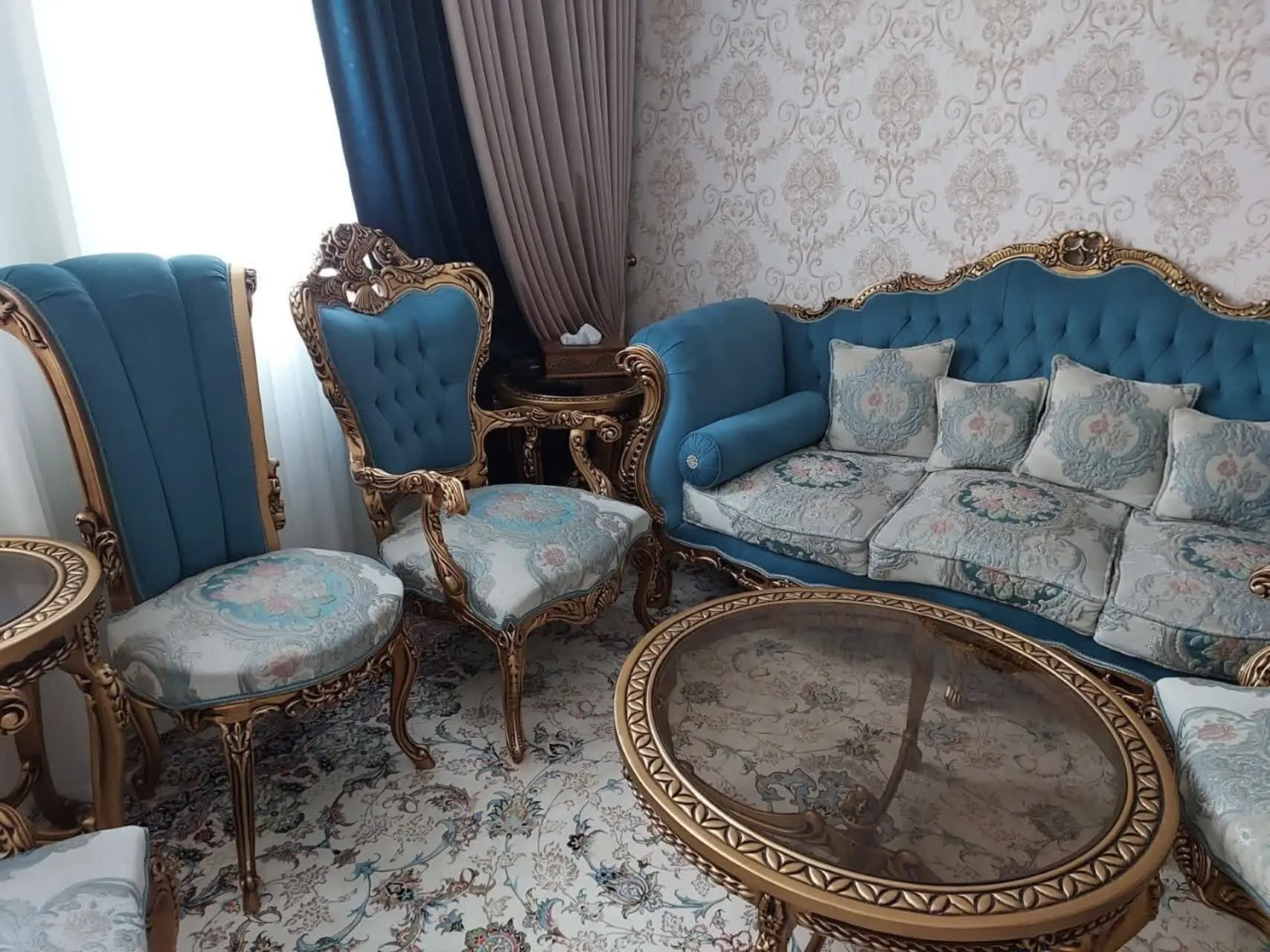 مبلمان ۹ نفره همراه با میز عسلی
