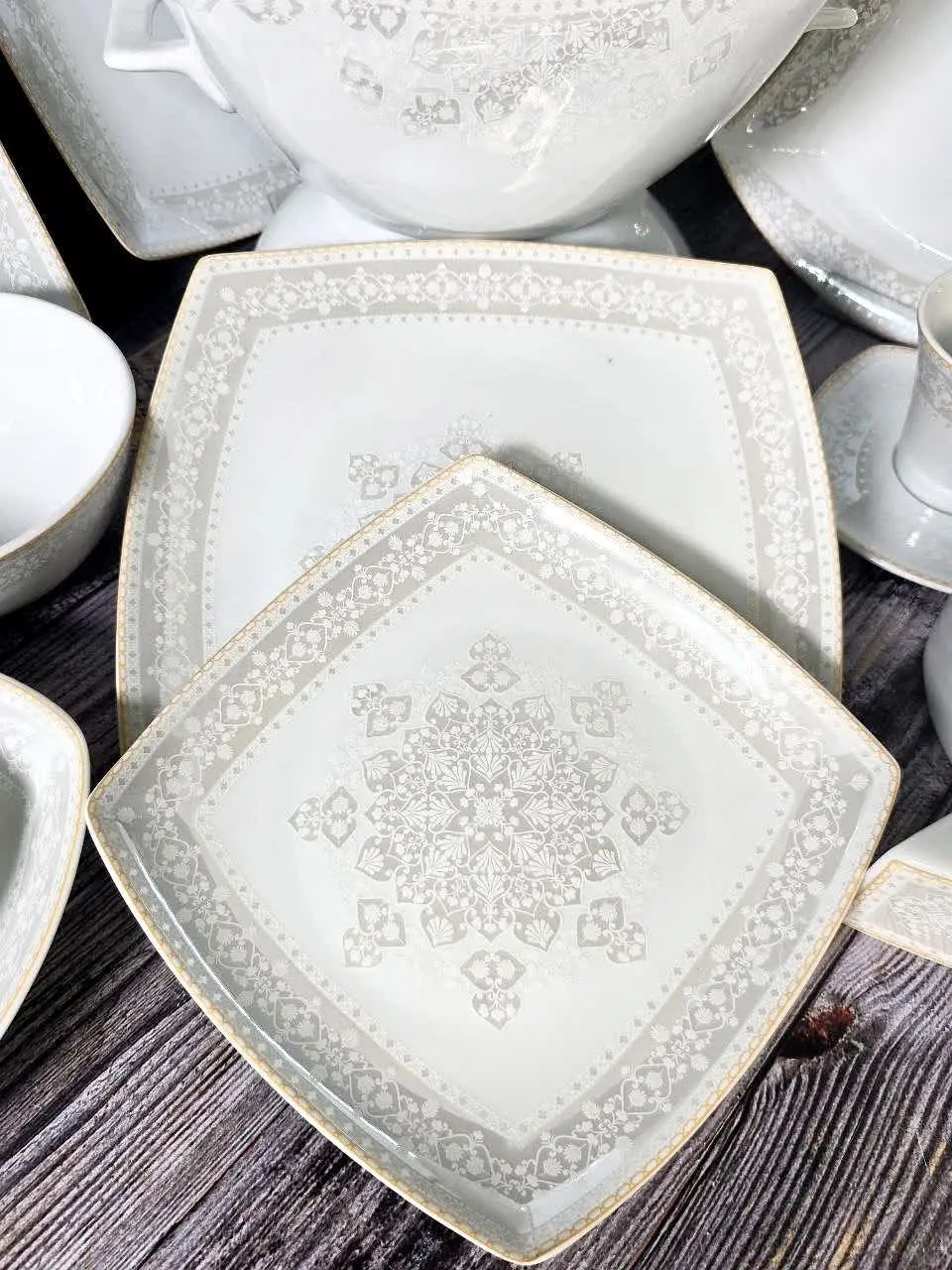 سرویس ۸۵پارچه چینی پردیس