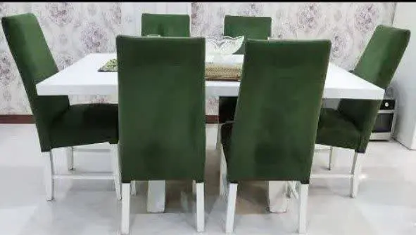 جنسش چوب هست پارچه هم بسیار عالی و ضد لک به هیچ عنوان هم لقی شکستگی ندارن و فومش هم نخوابیده
