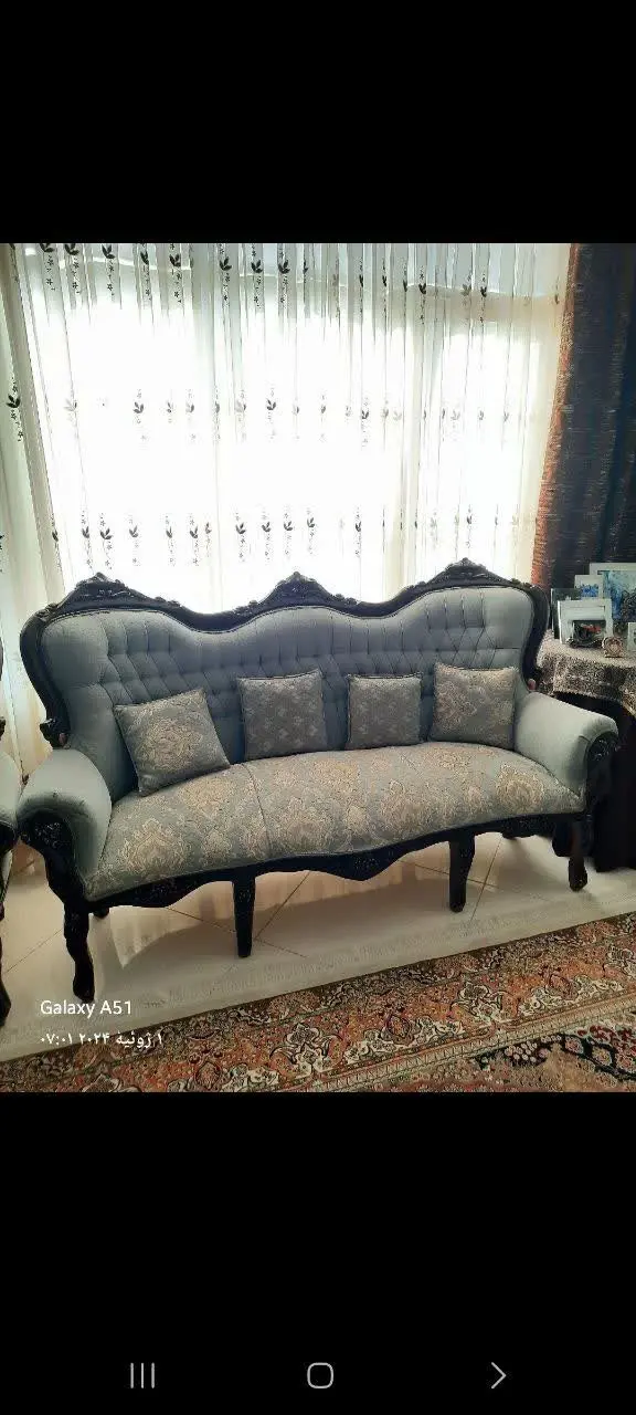 مبل ۸ نفره …چوب گردو پارچه عالی.. جنس بسیار محکم و بدون هیچ گونه خط و خشی