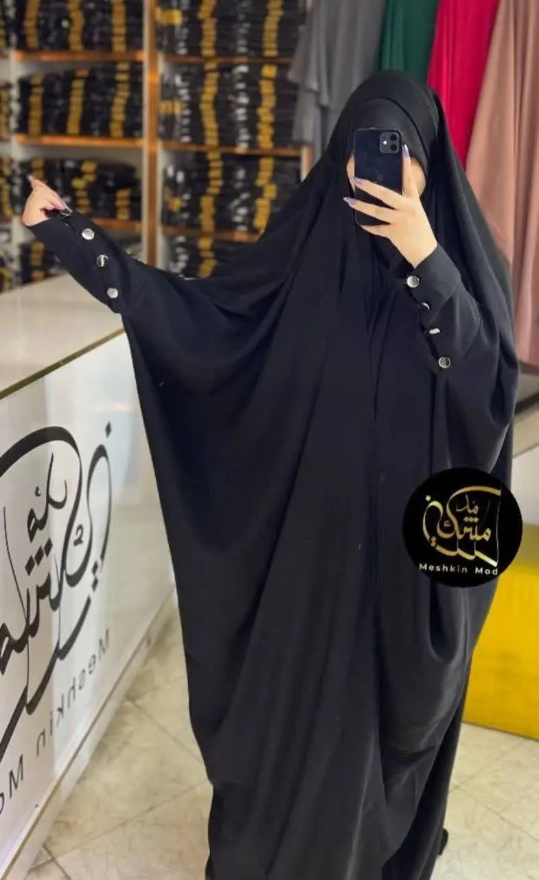 ۱⃣بحرینی یک از پرطرفدارترین مدلهای چادر مشکی زنانه است که بسیار کاربردی میباشد☺️