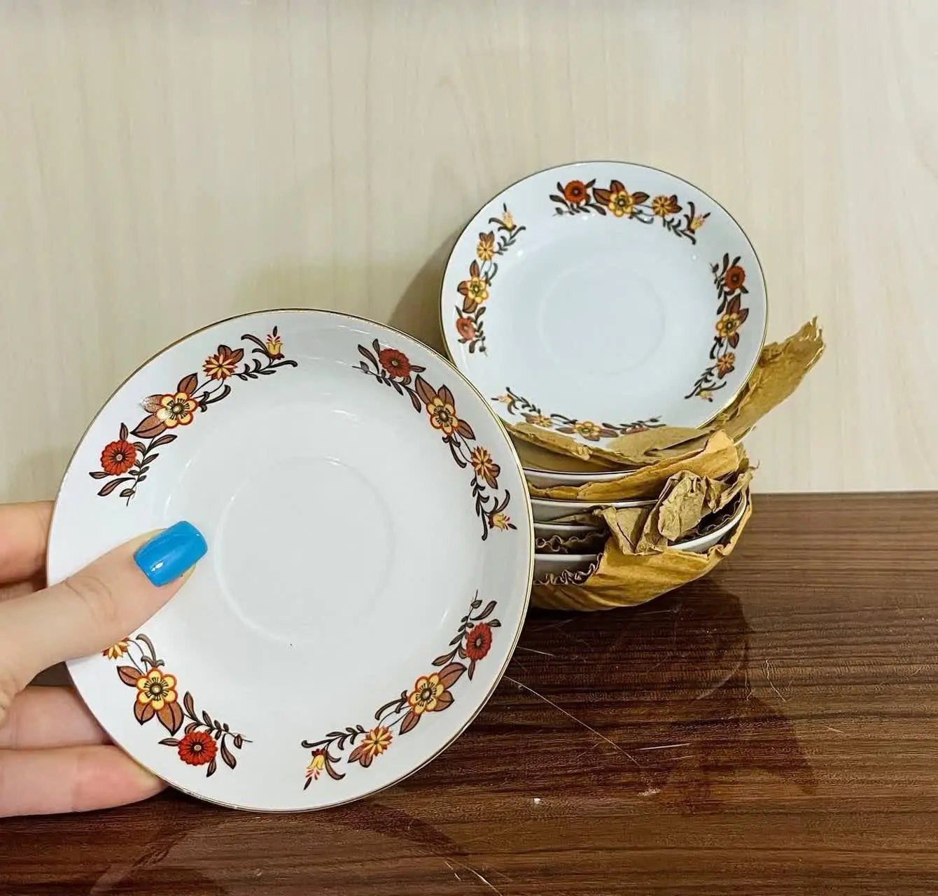 یک دست نعلبکی گل گلی