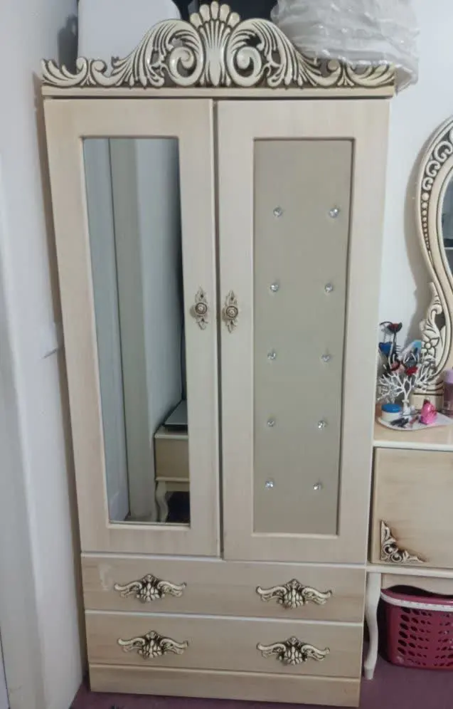 تخت خواب و دو عدد پا تختی