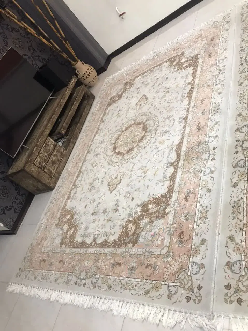 فرش پاتریس ۶ متری ۱۵۰۰ شانه کاملأ تمیزوسالم تعداد ۴ تخته بصورت جفت هم فروخته میشود