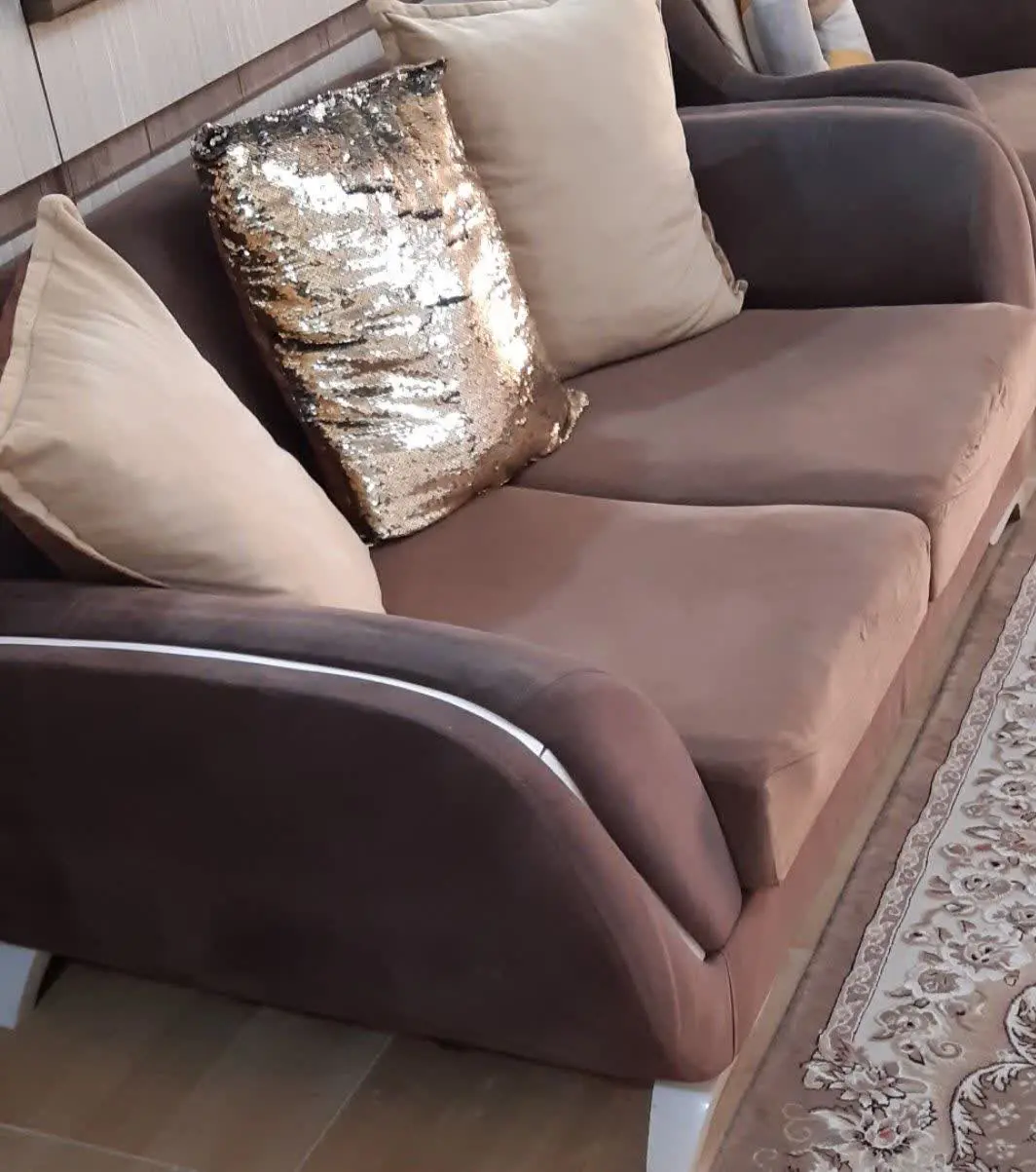 دو تا مبل راحتی دو نفره که باهممیشه ۴ نفره