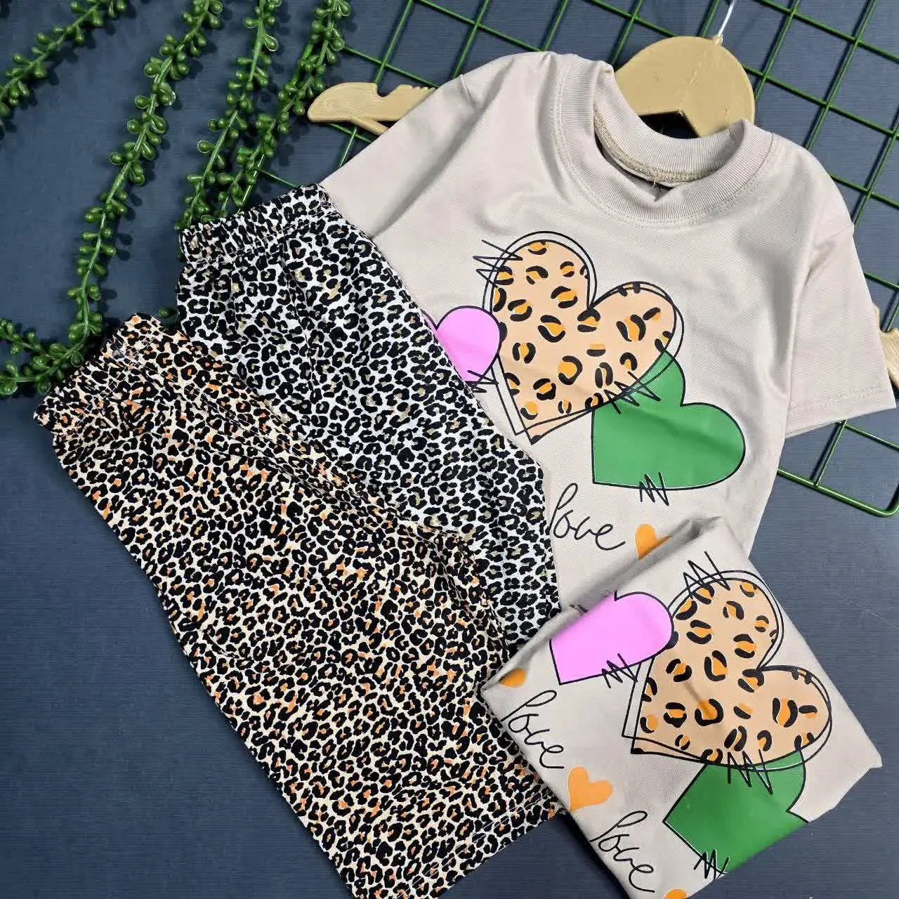 👚 نام: تیشرت شلوارک سه قلب