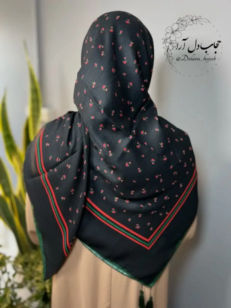 🌸 #روسری گلدار حاشیه دار با گلهای ریز و زمینهی خلوت😍🪷🌸🩷