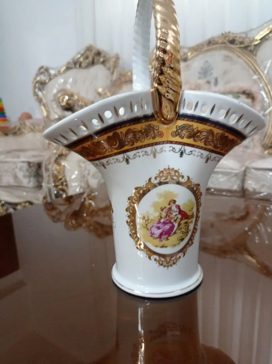 سبد دسته دار لردشید بزرگترین سایز ارتفاع ۳۲ سانت مناسب شکلات و آجیل کاملا سالم