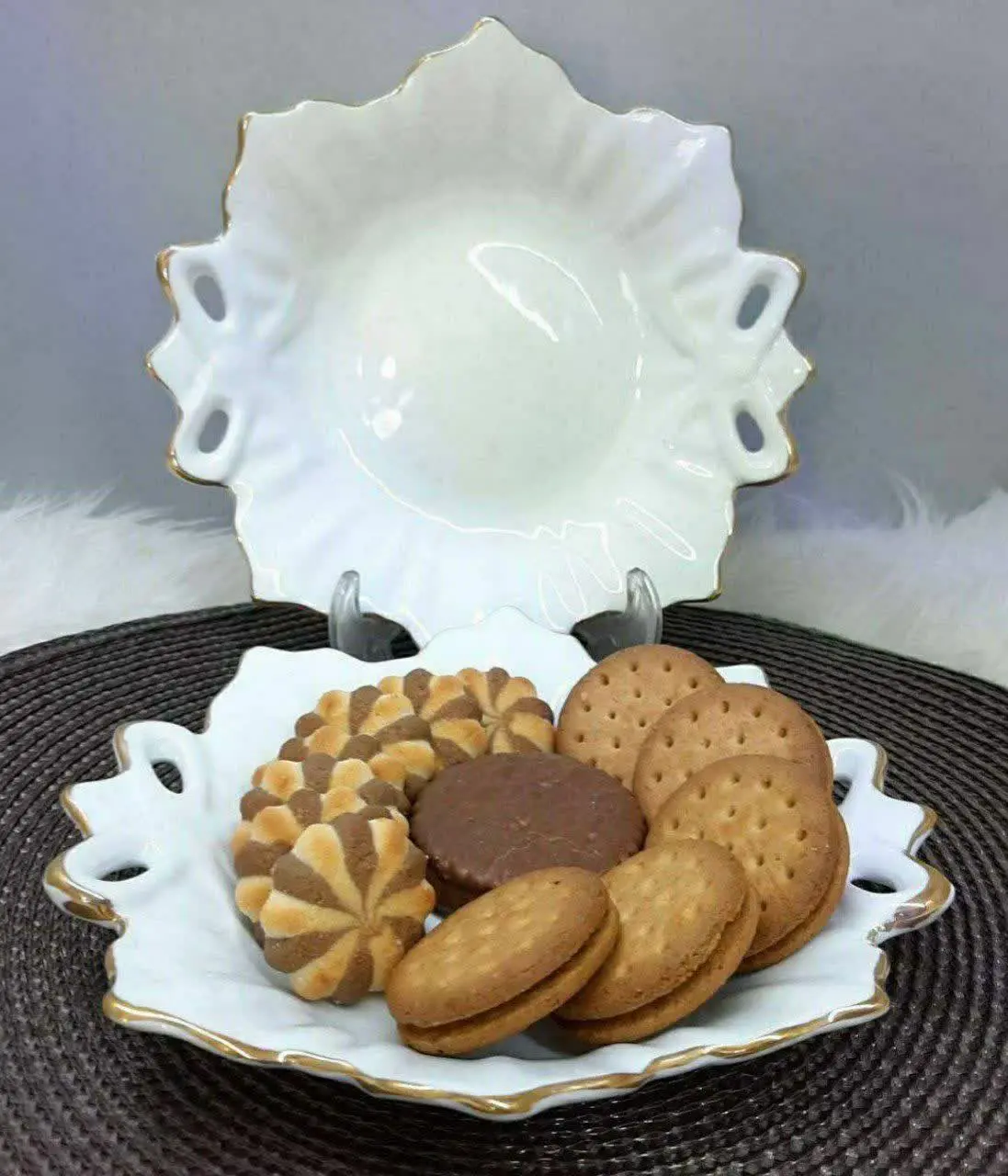 شکلات خوری پاپیون لب طلا