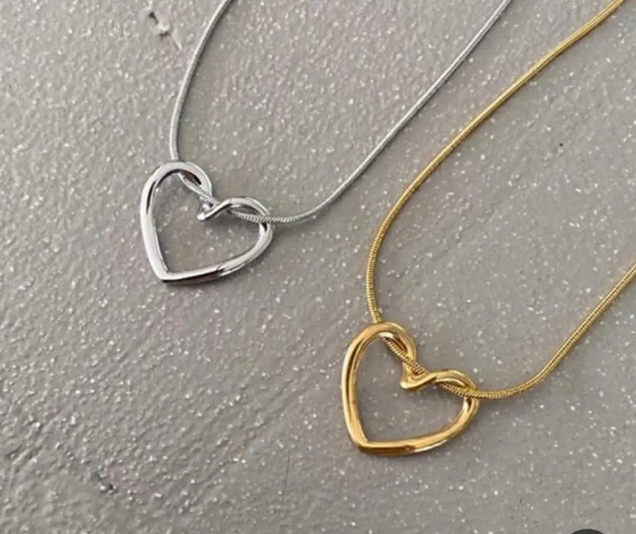 💍گردنبند قلب دفرمه با زنجیر ماری لولهای 🤗