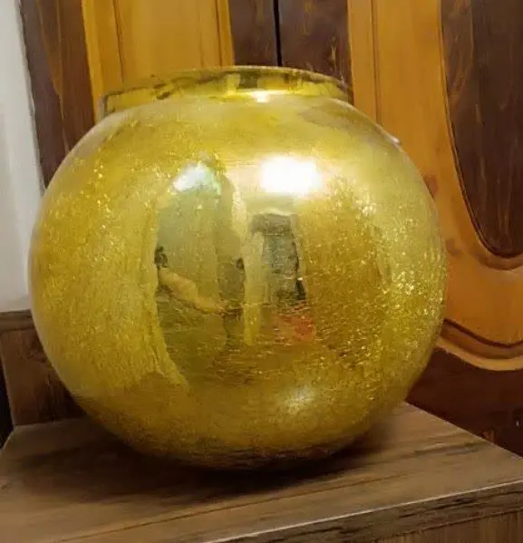 گلدان طلایی بزرگ قطر حدود ۵۰ سانت
