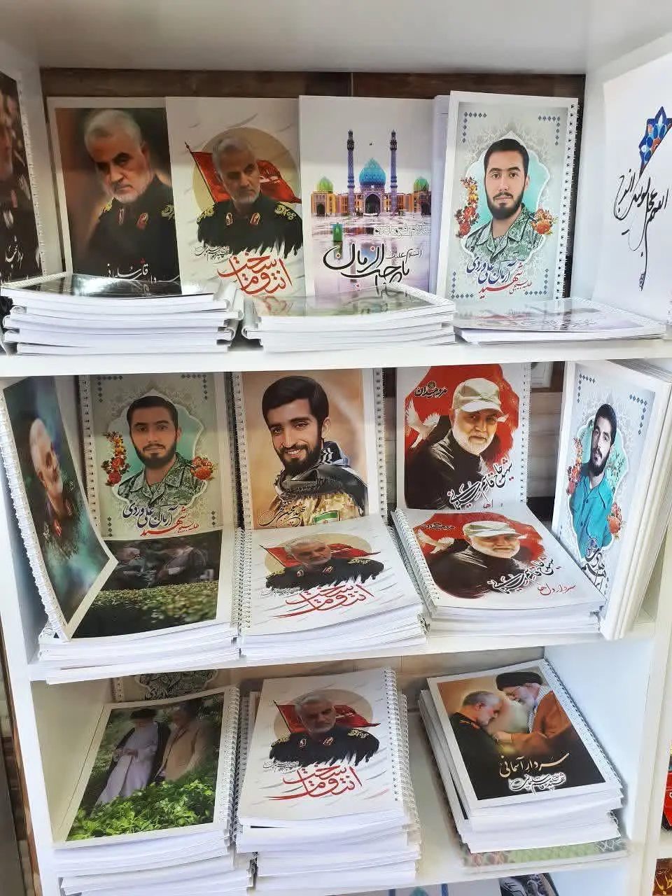🔴 دفتر مشق سیمی با جلد گلاسه عکس شهدا و مذهبی