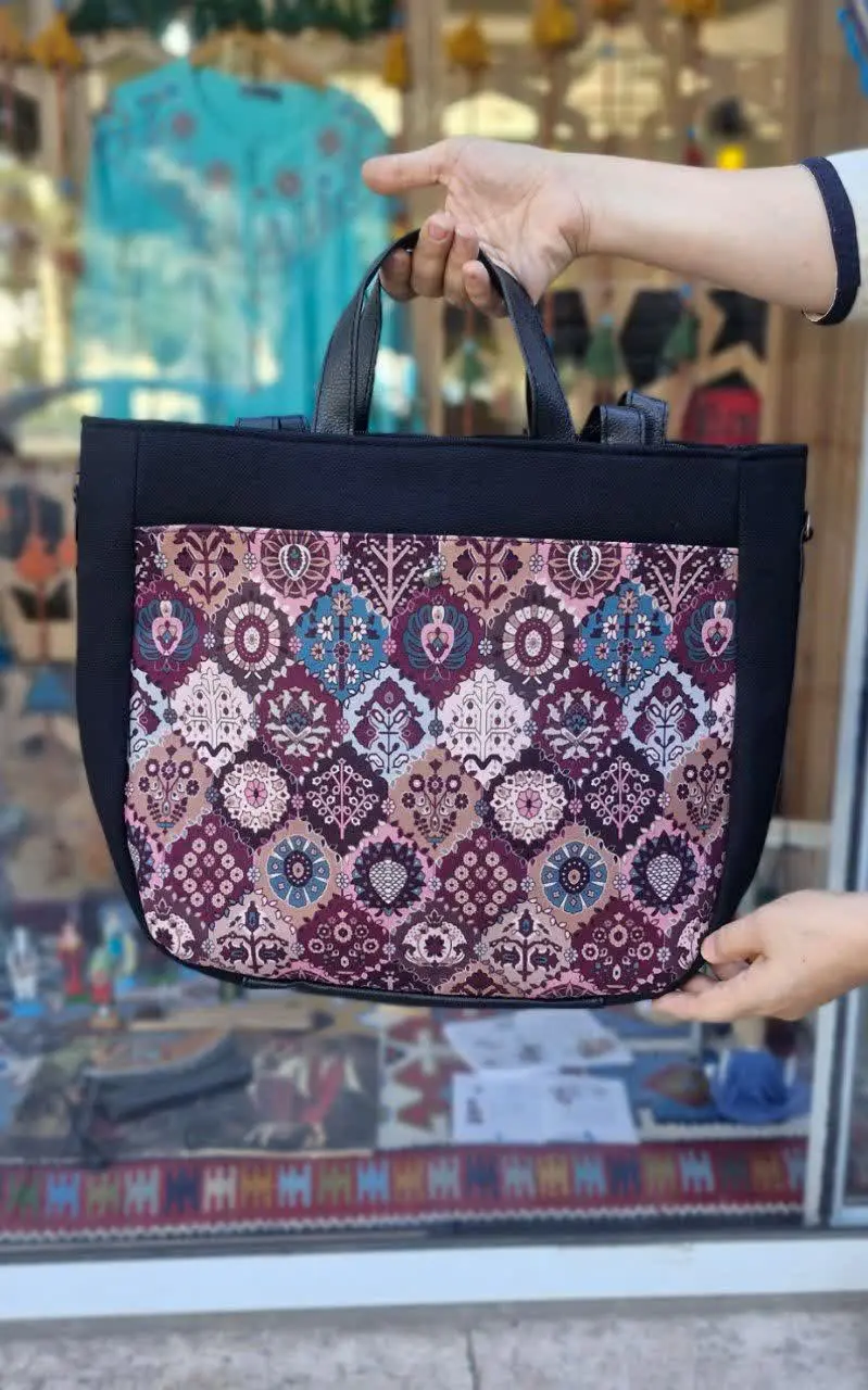 کیف گلدون طرحدار👜 — تصویر محصول در تاپ هشتگ