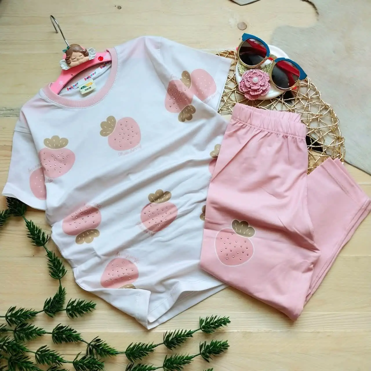 💞 ست توت فرنگی نگینی همراه ساپورت برمودا 💞