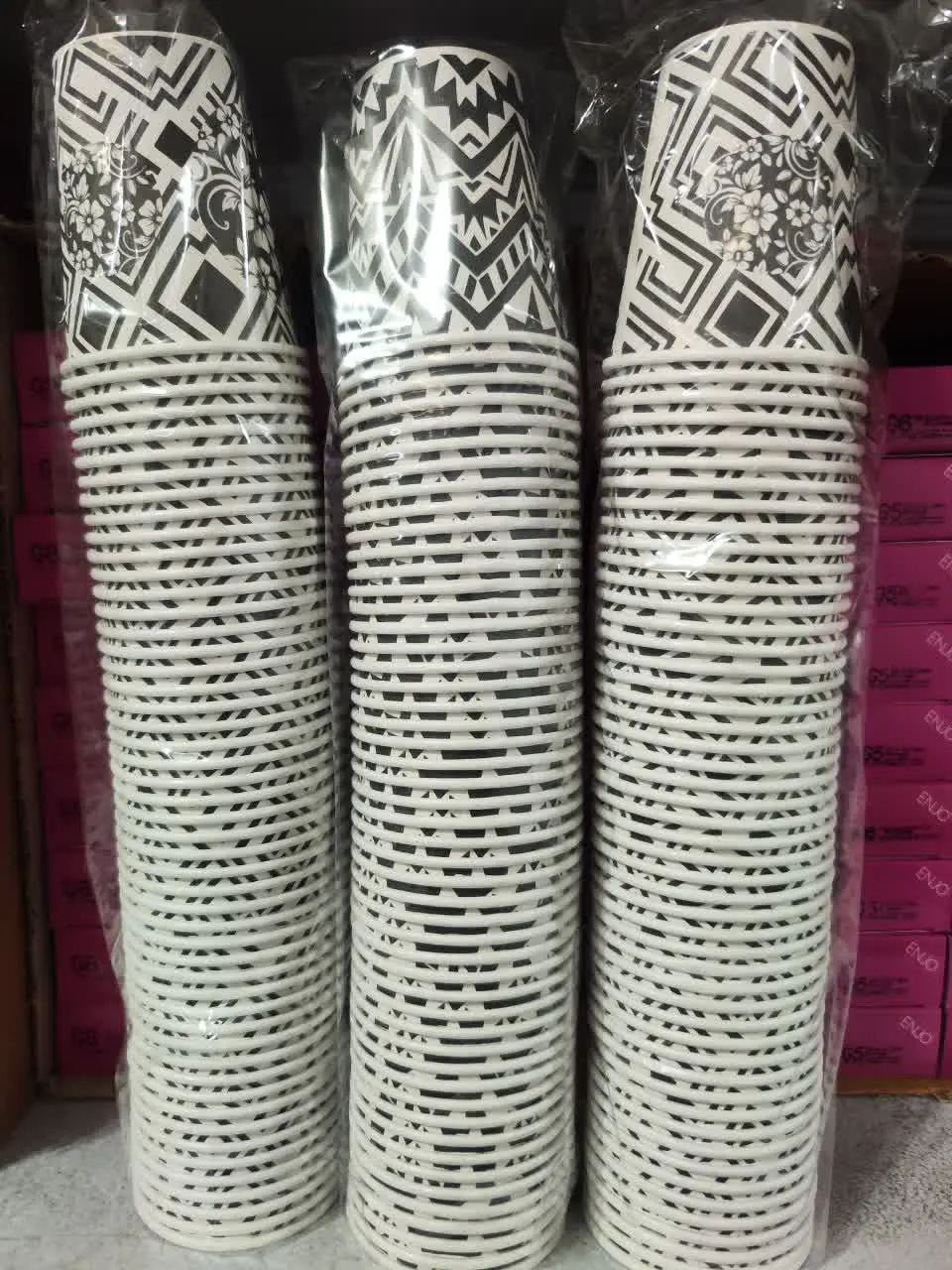 لیوان کاغذی سفیدمشکی