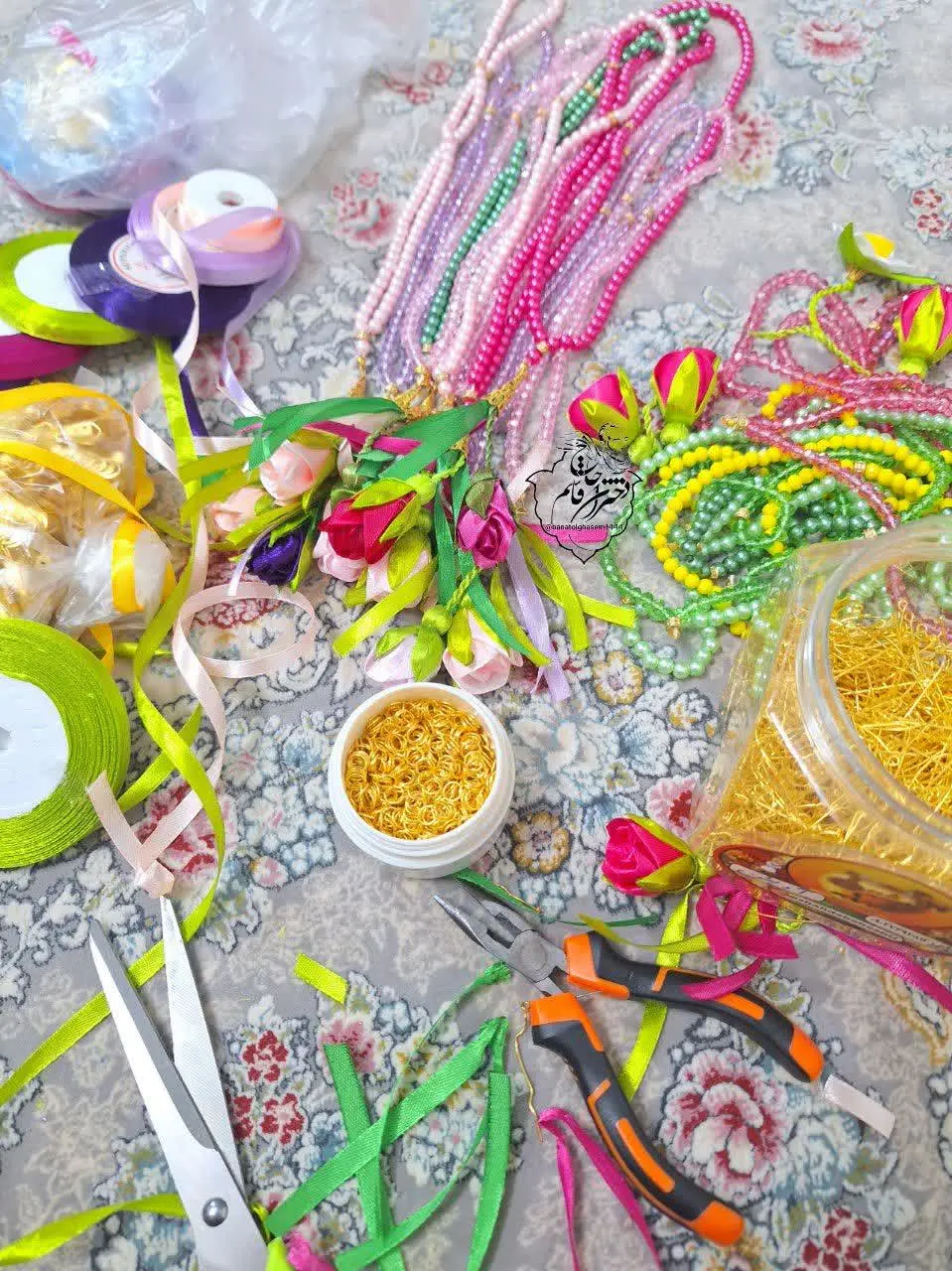 امروزمون کلا تو کار تسبیح روبانی بودیم 😍😍