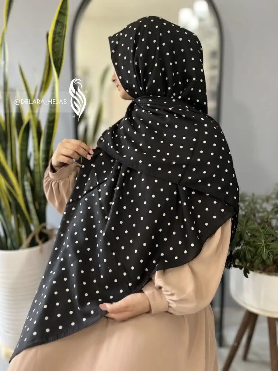 🖤 #روسری مشکی خال خالی از اون طرحا هست که تا قیامت هم از مد نمیفته😄☺️🌸