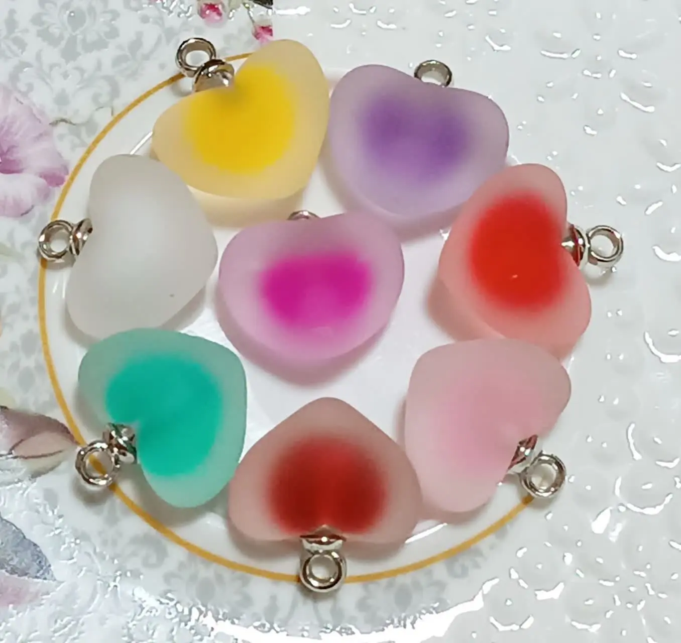 قشنگا فقط یه پک دیگ از این گردنبندای جذاب پاستیلی شارژ شده🌱✨